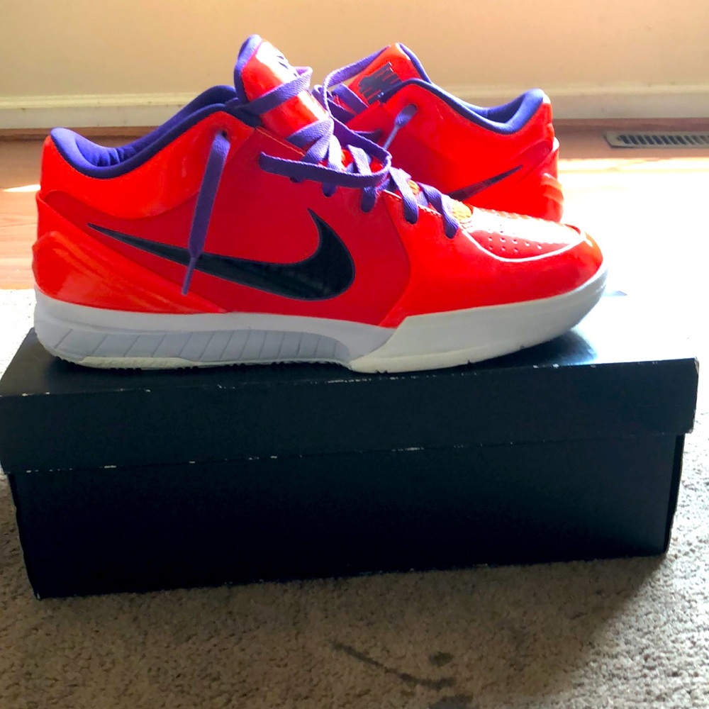 These are the Kobe 4 undefeated size 12 with a box rating 9/10.These are Reps!!!